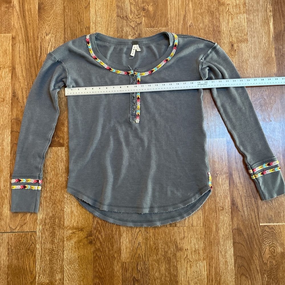 We The Free Rainbow Thermal Henley Long Sleeve Women's Size L, Dark Gray - Picture 11 of 12